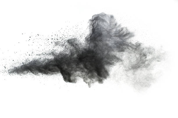 explosión de polvo negro. las partículas de carbón salpican sobre fondo blanco. - colored smoke fotografías e imágenes de stock