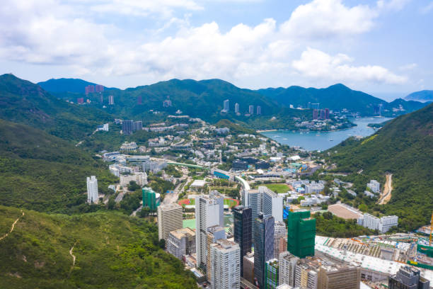 luftaufnahme des wohnhauses in wong chuk hang , hongkong - boulevard mansion road grounds stock-fotos und bilder