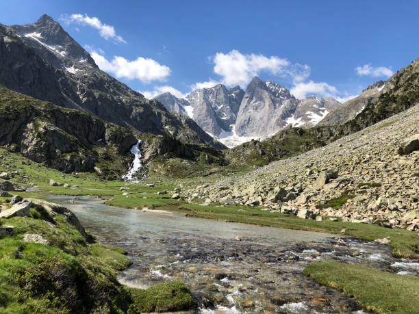 istock Road to the Gaube Lake 1223952657