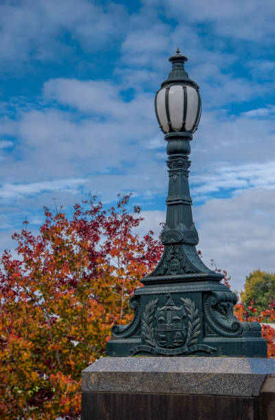 elaborar postes de farolas de la era victoriana - yarras edge fotografías e imágenes de stock