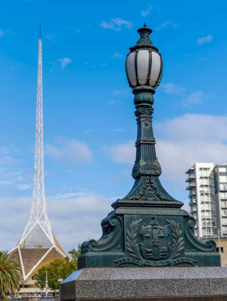 elaborar postes de farolas de la era victoriana - yarras edge fotografías e imágenes de stock