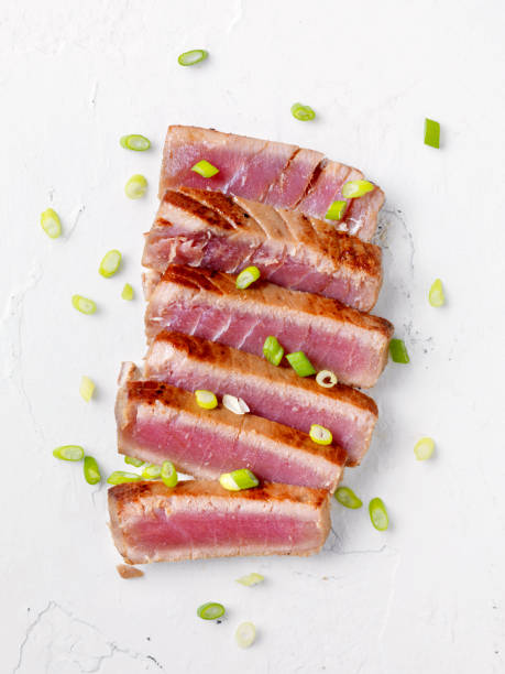 marinated seared tuna steak - tuna tuna steak raw freshness imagens e fotografias de stock