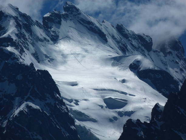 istock Snow and mountain, Hautes-Alpes 1224003034