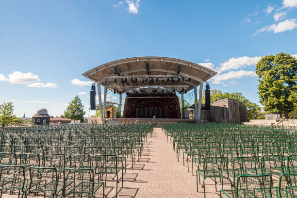 スカンセンの空のソリデンステージ。 - music festival outdoors popular music concert spectator ストックフォトと画像