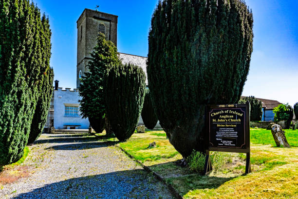 st johns church of ireland, kościół anglikański, na tower road, clondalkin, dublin, irlandia. - clondalkin zdjęcia i obrazy z banku zdjęć