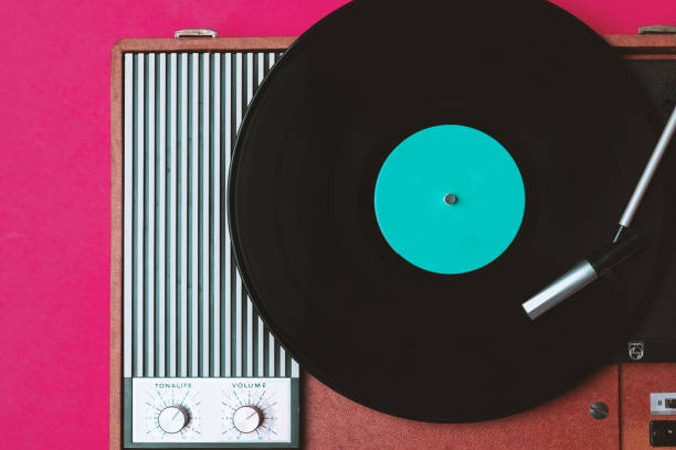 istock Old vinyl player and turnable on a fuchsia background 1224103992