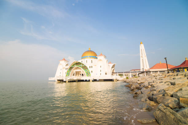 istock Melaka centrlal masjid selat in the sea 1224112092