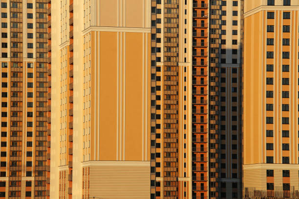 edifici in costruzione di un nuovo complesso residenziale - apartment building exterior urban scene window foto e immagini stock