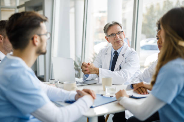 istock Collaborating to improve patient care 1224171029