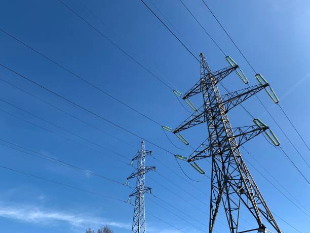 現代のモバイル電力線 - fuel and power generation power line electricity pylon built structure ストックフォトと画像