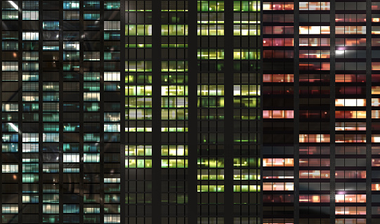 skycraper ventanas fachada por la noche photo