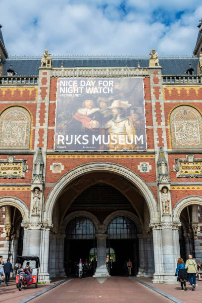 rijksmuseum (national museum) in amsterdam, netherlands - architecture travel destinations vertical outdoors imagens e fotografias de stock