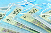 banknoten-100-pln-in-einem-bereich-mit-hygienemasken-angeordnet.jpg?b=1&s=170x170&k=20&c=OHN7TjAR7mpUm74LZZKo61CyZ8p6u4-dCWIoTf0h0sA=