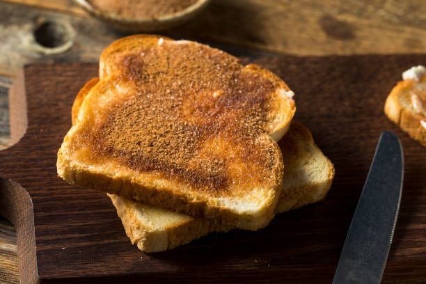 domowe tosty z cynamonem - french toast toast butter breakfast zdjęcia i obrazy z banku zdjęć