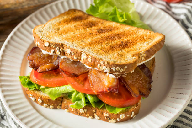 домашний бекон салат томатный blt сэндвич - sandwich delicatessen bacon lettuce and tomato mayonnaise стоковые фото и изображения