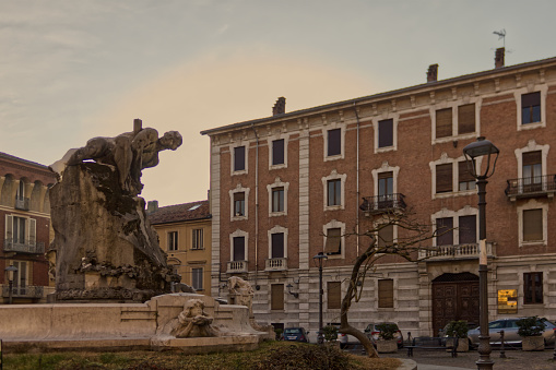 panoramic photo of Piazza Medici in Asti, with the monument to the workers and the palace of the Trayana tower.
