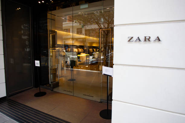 Buyers in the first store opened by the 'Inditex' group, under the name 'Zara' after reopening today after being closed by the covid-19 Coruña-Spain.The first store opened by the 'Inditex' group, under the name 'Zara', in the center of Coruña, reopened today after being closed due to the covid-19 coronavirus on May 07,2020 named animal stock pictures, royalty-free photos & images