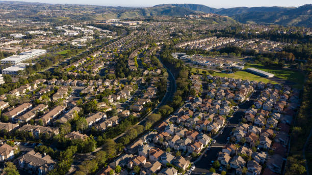 aliso viejo, californie - tract houses photos et images de collection