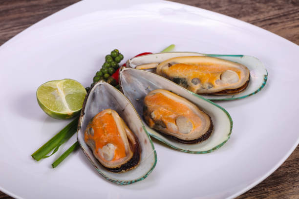 istock Half mussels with lime and pepper 1224299426