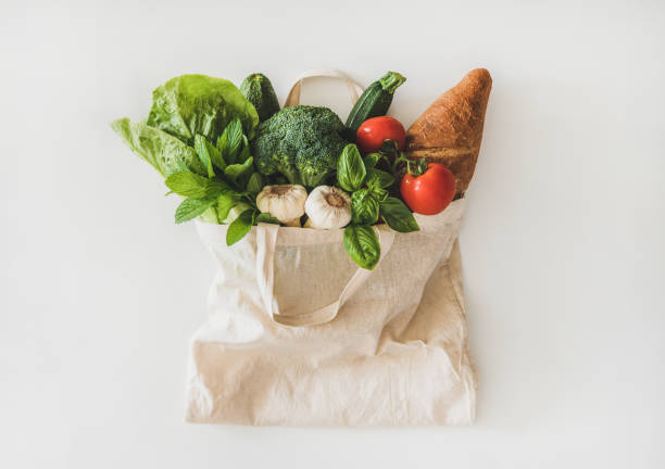 compras de alimentos saludables de comestibles en línea en bolsa ecológica, vista superior - raw potato red potato red vegetable fotografías e imágenes de stock