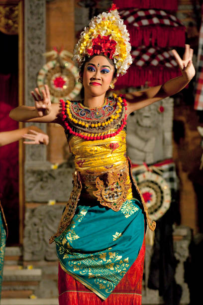 발리 레공 댄서 - art theatrical performance bali indonesia 뉴스 사진 이미지