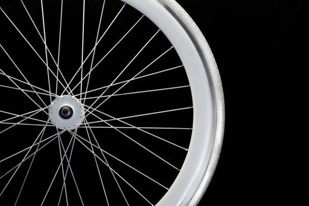 rueda blanca de una bicicleta - radio de rueda fotografías e imágenes de stock