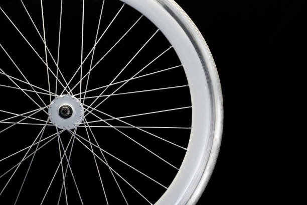 roda branca de uma bicicleta - bicycle wheel tire spoke - fotografias e filmes do acervo
