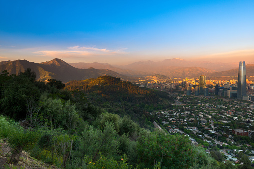 Vista panorámica de Santiago con Parquemet Metropolitan park y Cerro Manquehue al atardecer, Santiago photo
