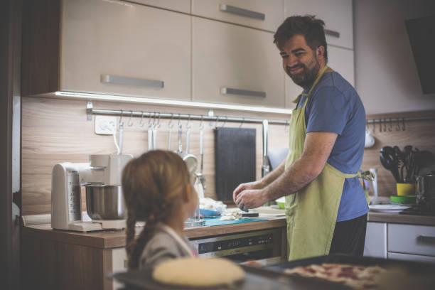 istock Pizza together, proud father 1224359103