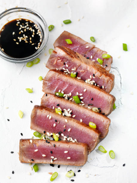 marinated seared tuna steak - tuna tuna steak raw freshness imagens e fotografias de stock