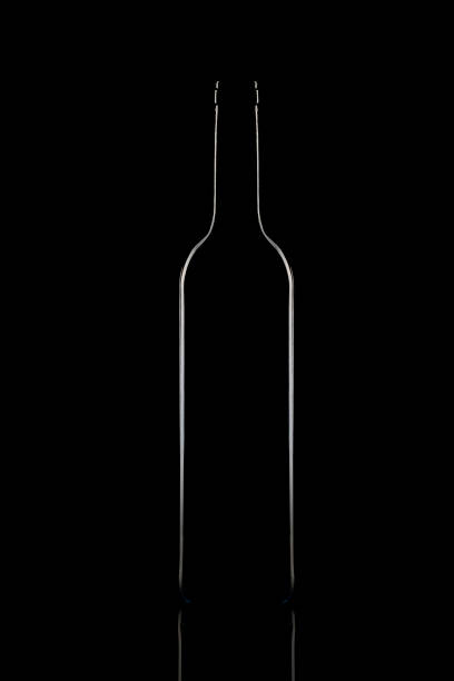 黒ワインボトル反射シルエット - wine wine rack winery black ストックフォトと画像