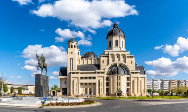 centro de la ciudad de bacau - moldavia fotografías e imágenes de stock