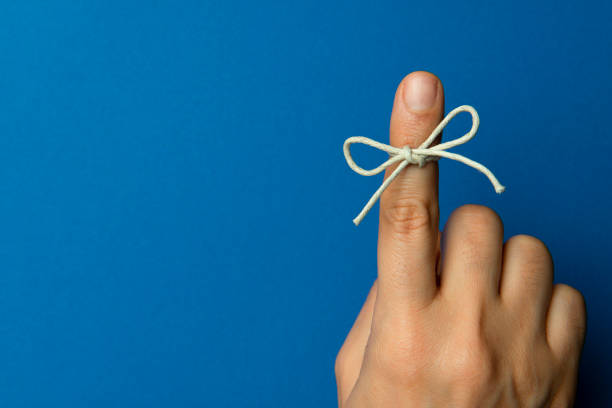 hand and string tied on index finger - reminder memories human finger string imagens e fotografias de stock