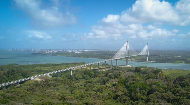 terzo ponte sul ponte atlantico del canale di panama - colon foto e immagini stock