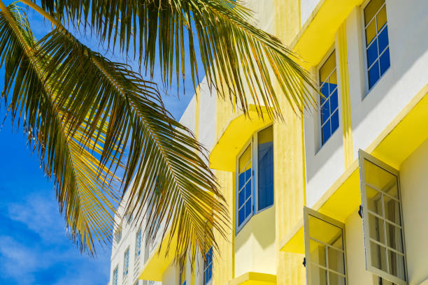 miami beach cityscape - art deco miami florida florida apartment imagens e fotografias de stock