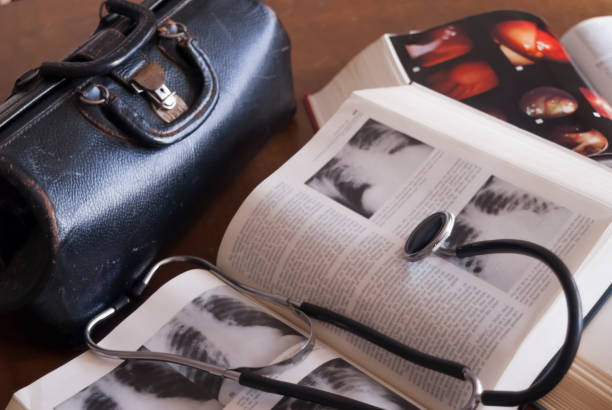 Old Fashioned Doctor's Bag Stethoscope and Medical Books Vintage doctor's bag, stethoscope and text books on a table. leather medical bag stock pictures, royalty-free photos & images