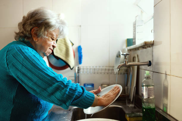 https://media.istockphoto.com/id/1224468168/photo/senior-woman-washing-the-dishes-in-the-kitchen.jpg?s=612x612&w=0&k=20&c=PXGKUqa8rnNYHWpSxZtzOyy4xZ3snxbD_-qp_RYoeJ4=