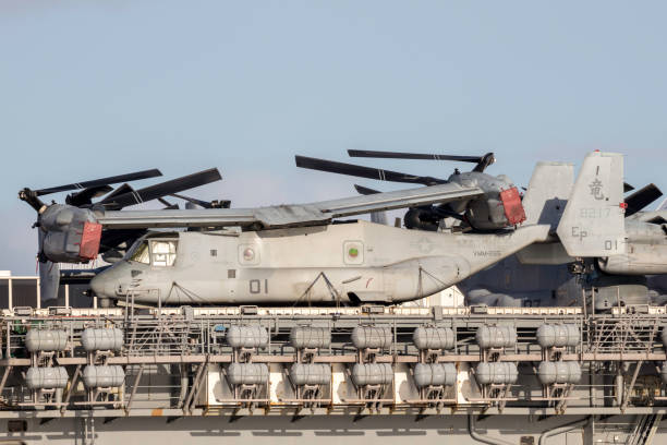 벨 보잉 mv-22 osprey 기울기 로터 항공기미국 해병대의 갑판에 untied 미국 해군 말벌 선박 uss 본옴므 리처드. - helicopter boeing marines military 뉴스 사진 이미지
