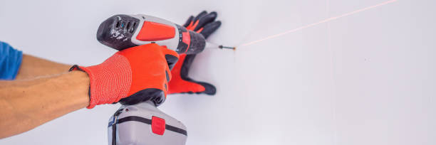 남자는 벽 배너에 나사를 왜곡, 긴 형식 - hand drill drill electricity human hand 뉴스 사진 이미지