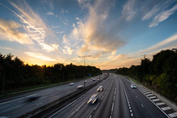 rodovia m40 em buckinghamshire - buckinghamshire - fotografias e filmes do acervo