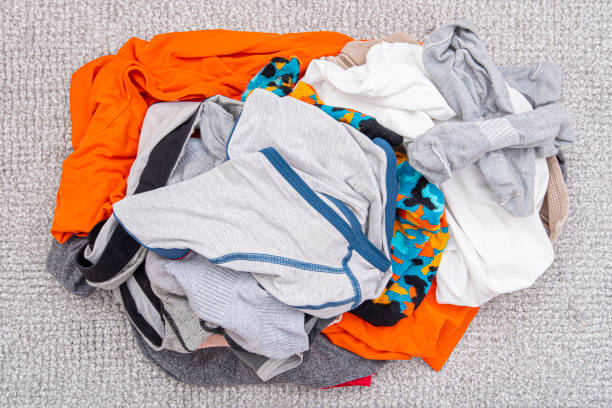 pile of dirty things, dirty laundry, t-shirt, socks, pants, underpants on floor in bathroom - pilha roupa velha imagens e fotografias de stock