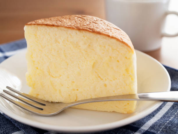 pastel de queso de algodón japonés jiggly en un plato - cheese softness freshness food fotografías e imágenes de stock