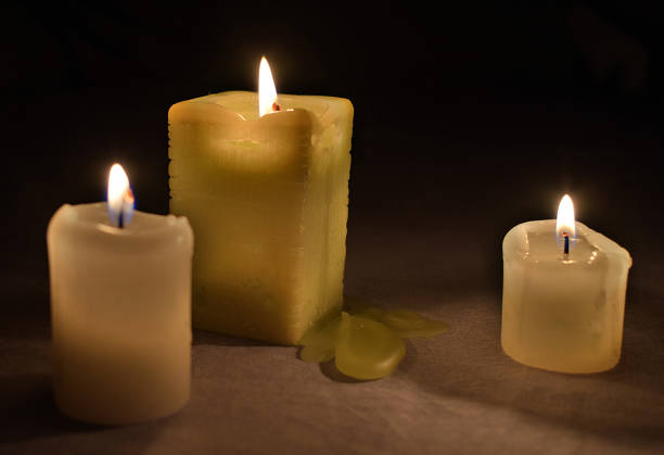 Photo session made only with candlelight, changing only the shutter speed and the aperture of the diaphragm.