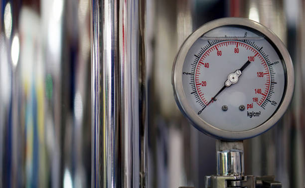 close-up of analog meter in an industry - pressure gauge gauge physical pressure pipeline imagens e fotografias de stock