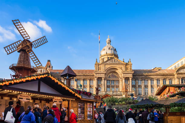 рождественский рынок бирмингема во франкфурте (англия, великобритания) - birmingham west midlands town hall uk стоковые фото и изображения