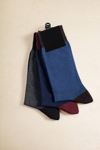 3 calcetines de paquete aislados sobre fondo beige - sock wool multi colored isolated fotografías e imágenes de stock