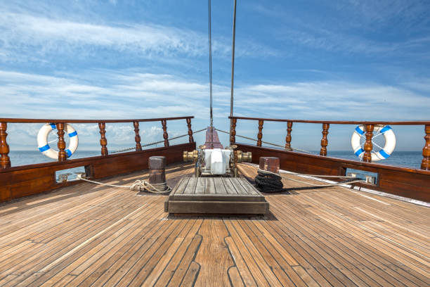 wooden boat with teak deck - boat deck rope nautical vessel old imagens e fotografias de stock