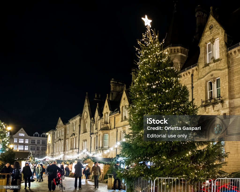 Foto de Oxford Mercado De Natal Em Broad Street e mais fotos de stock de  Advento - iStock