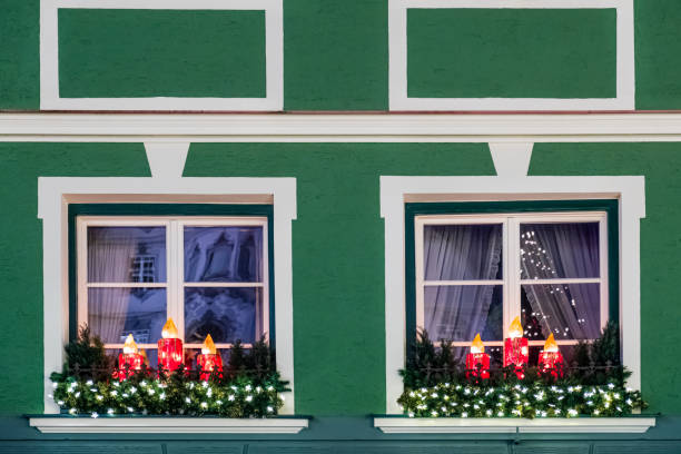 windows at christmas (memmingen, allemagne) - 2532 photos et images de collection