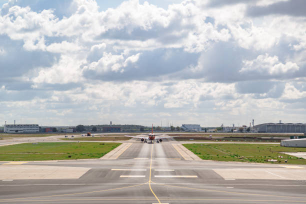 istock Plane low-cost drives up to airport building 1224800886